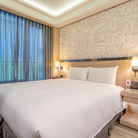 Guide Hotel Taichung Ziyou Eksteriør bilde
